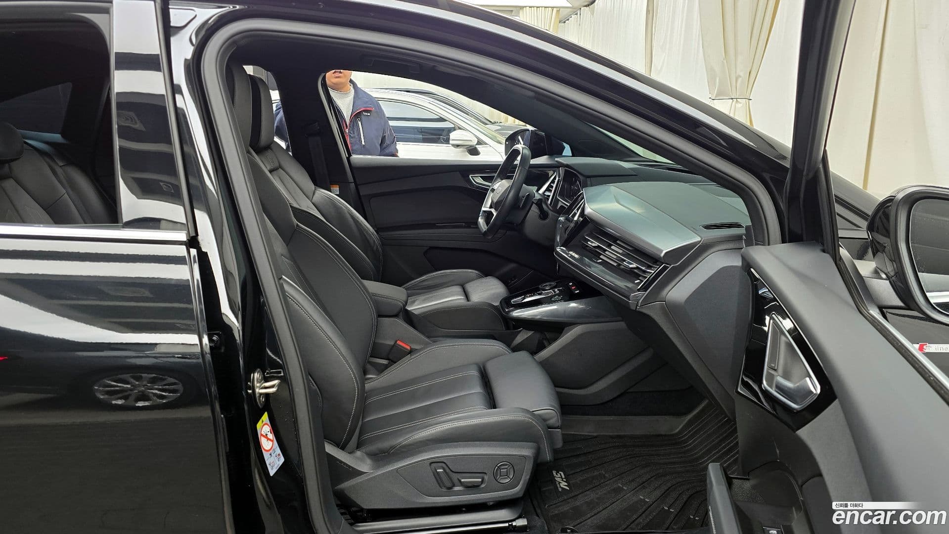 Main__Slider__Photo:Q4 e-tron Audi 2023.11-10