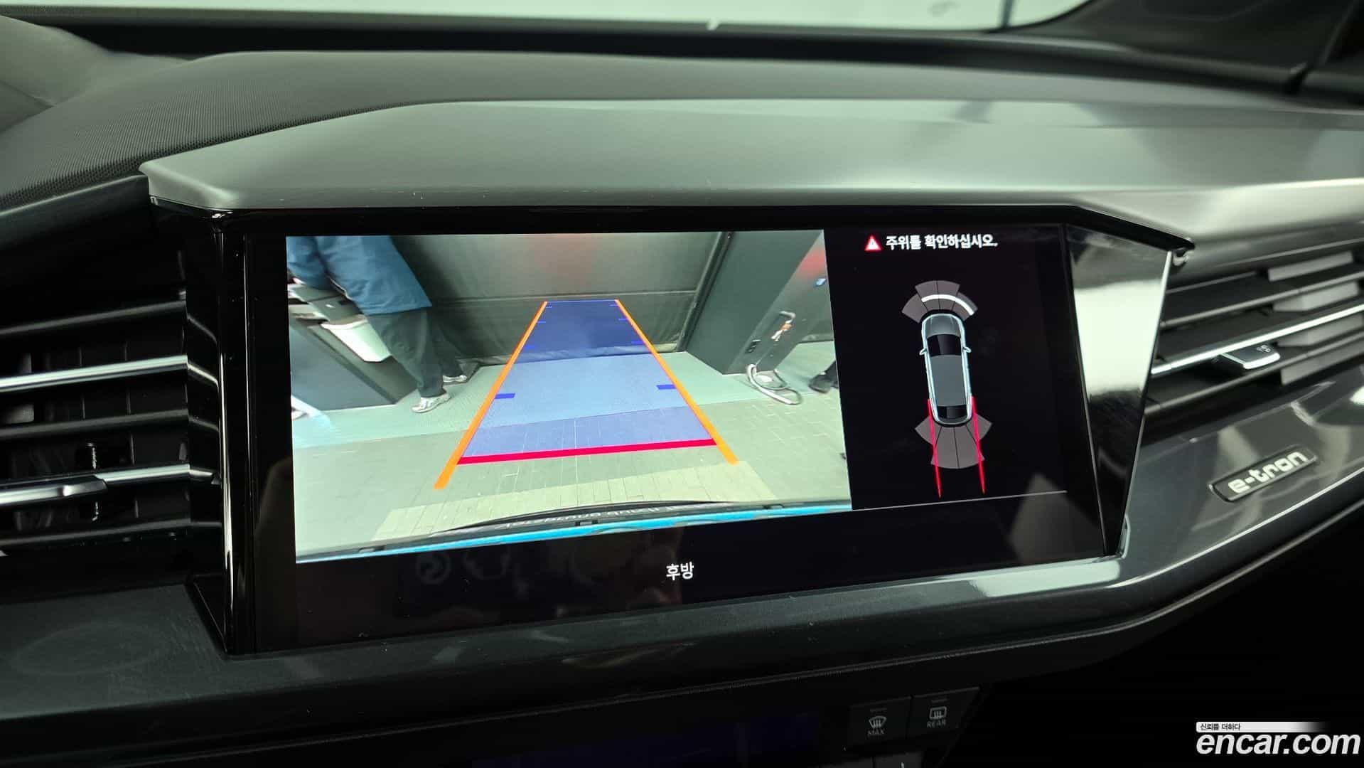 Q4 e-tron Audi 2023.11-OPTION-019