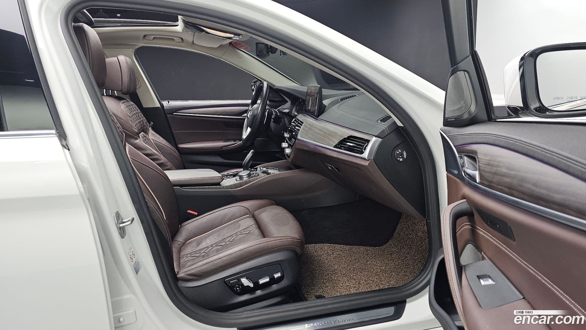 Main__Slider__Photo:5-Series BMW 2020.10-9