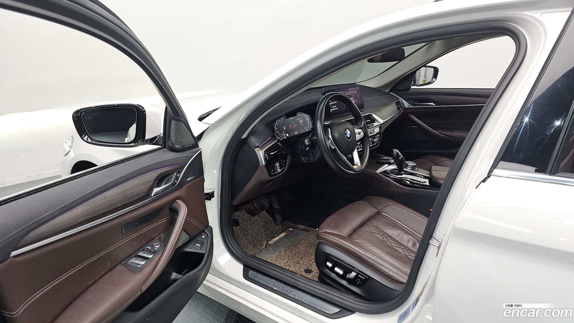 Main__Slider__Photo:5-Series BMW 2020.10-10