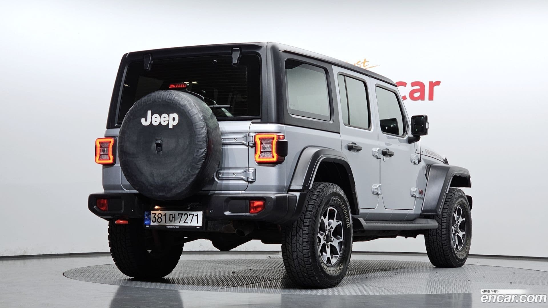 Main__Slider__Photo:Wrangler Jeep 2022.9-1