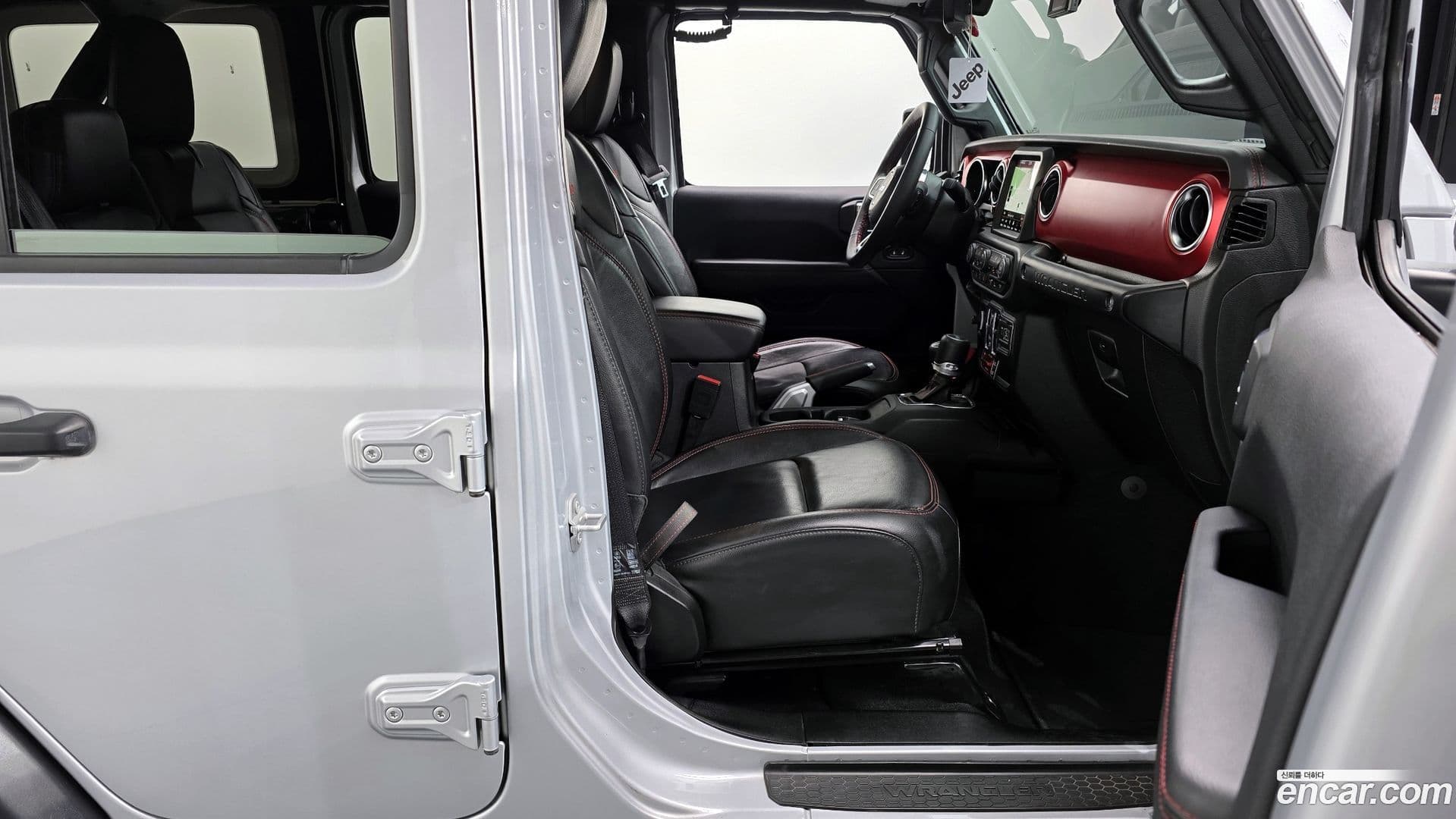 Main__Slider__Photo:Wrangler Jeep 2022.9-9