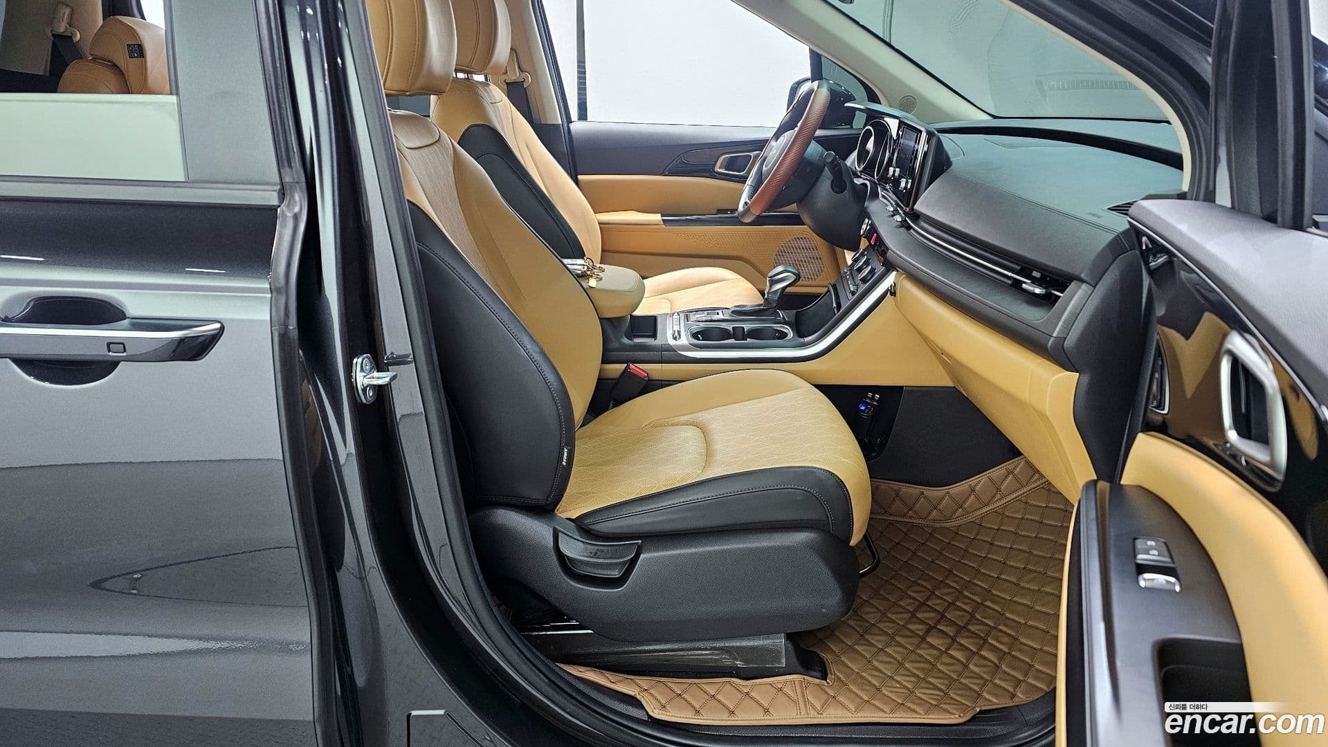 Main__Slider__Photo:Canival Kia 2023.0-10