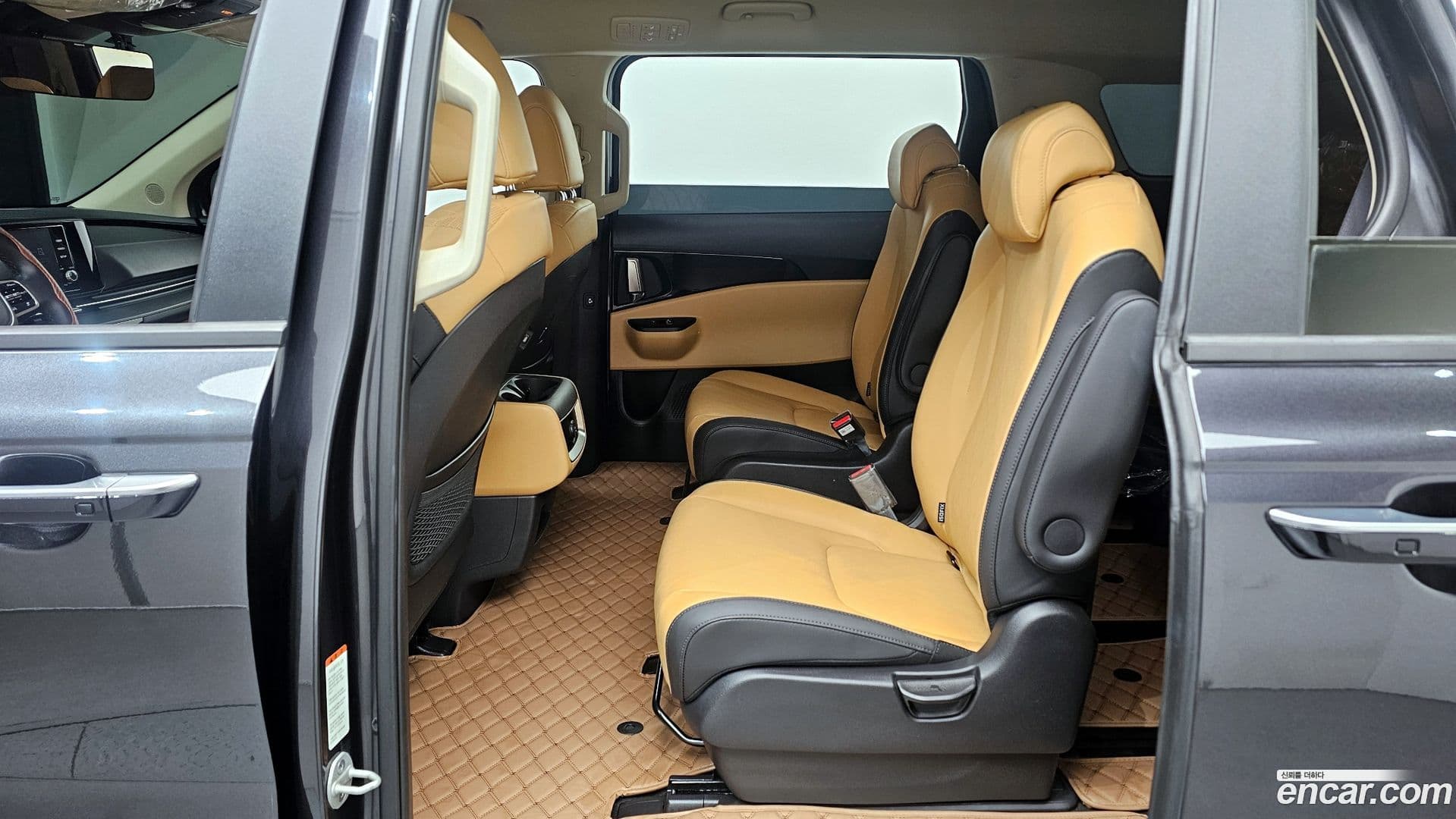 Main__Slider__Photo:Canival Kia 2023.0-11