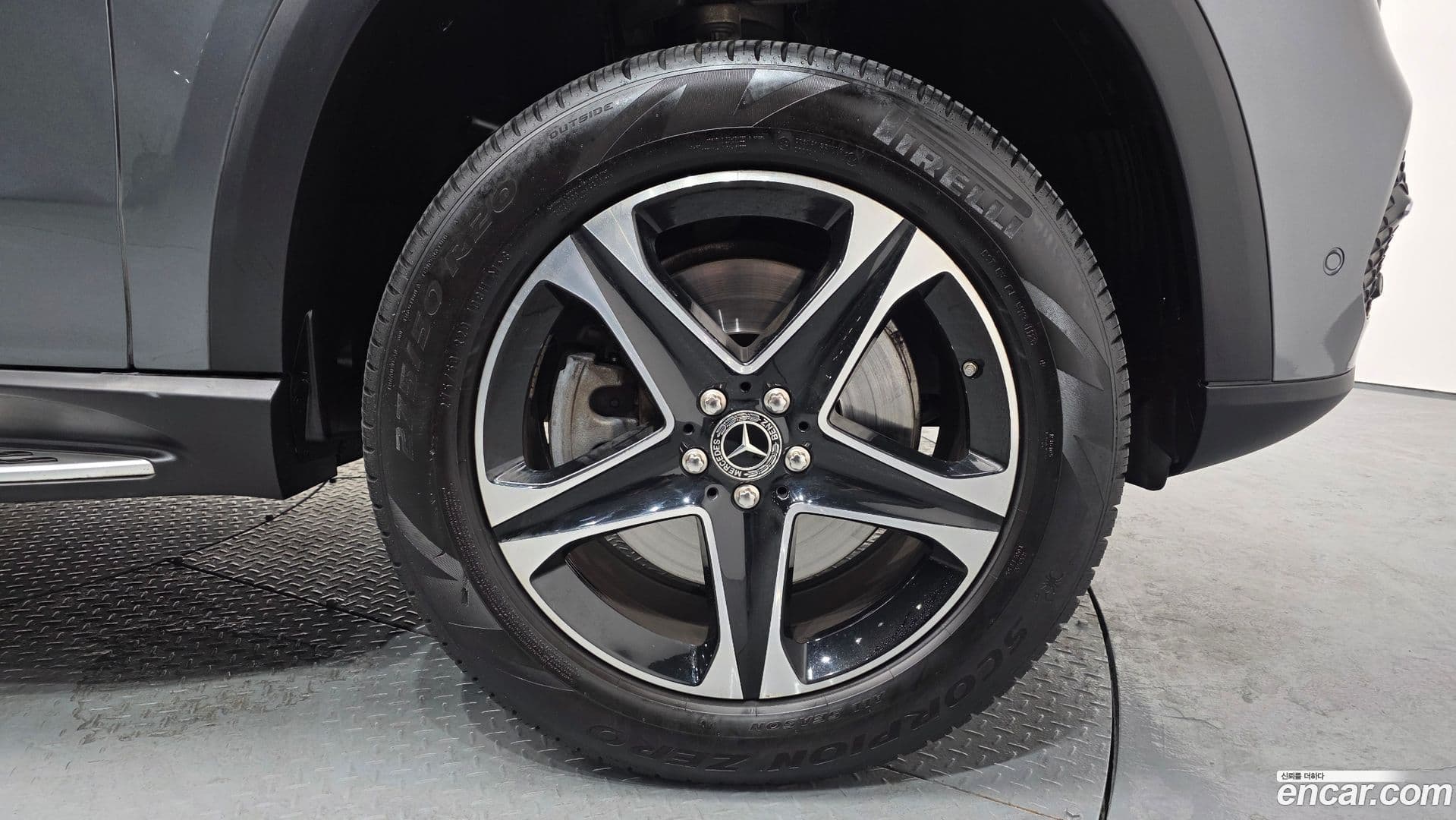 Main__Slider__Photo:GLE-Class Mercedes-Benz 2022.2-4