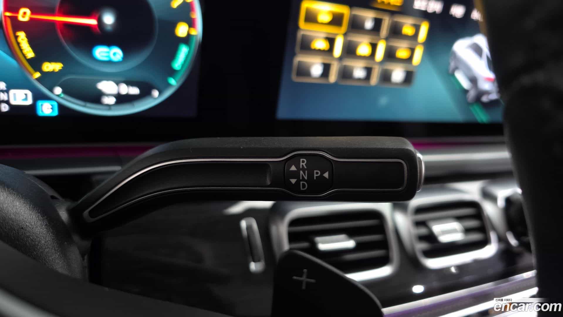 GLE-Class Mercedes-Benz 2022.2-INNER-009