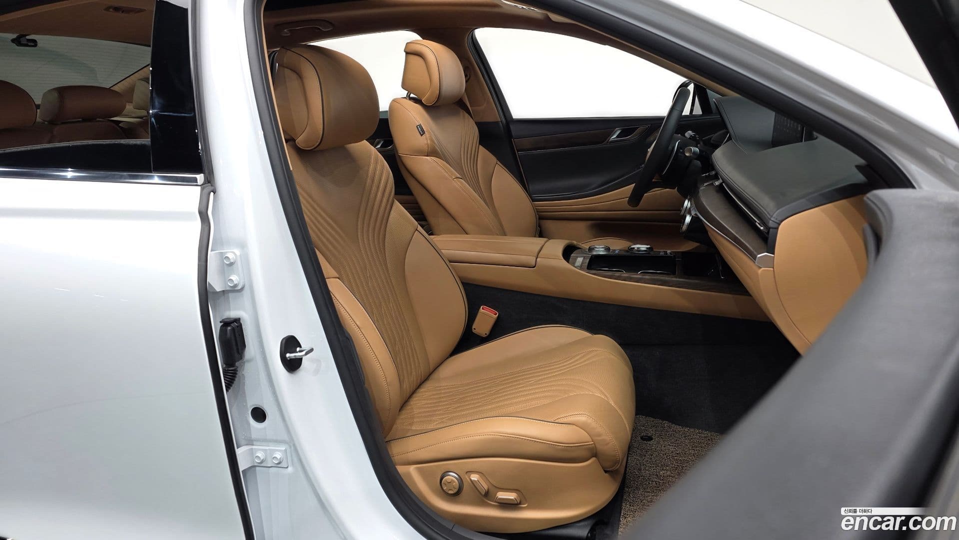 Main__Slider__Photo:G80 Genesis 2023.7-9