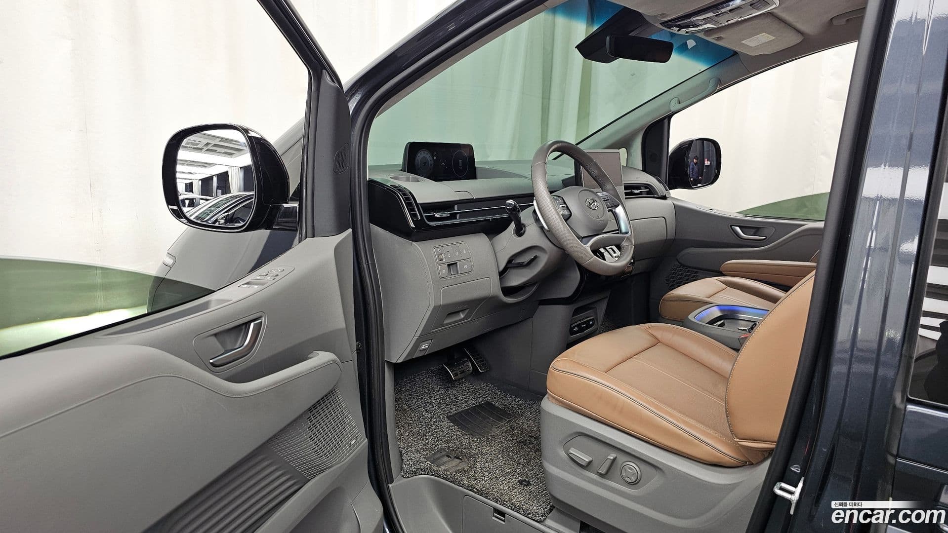 Main__Slider__Photo:Staria Hyundai 2023.6-9