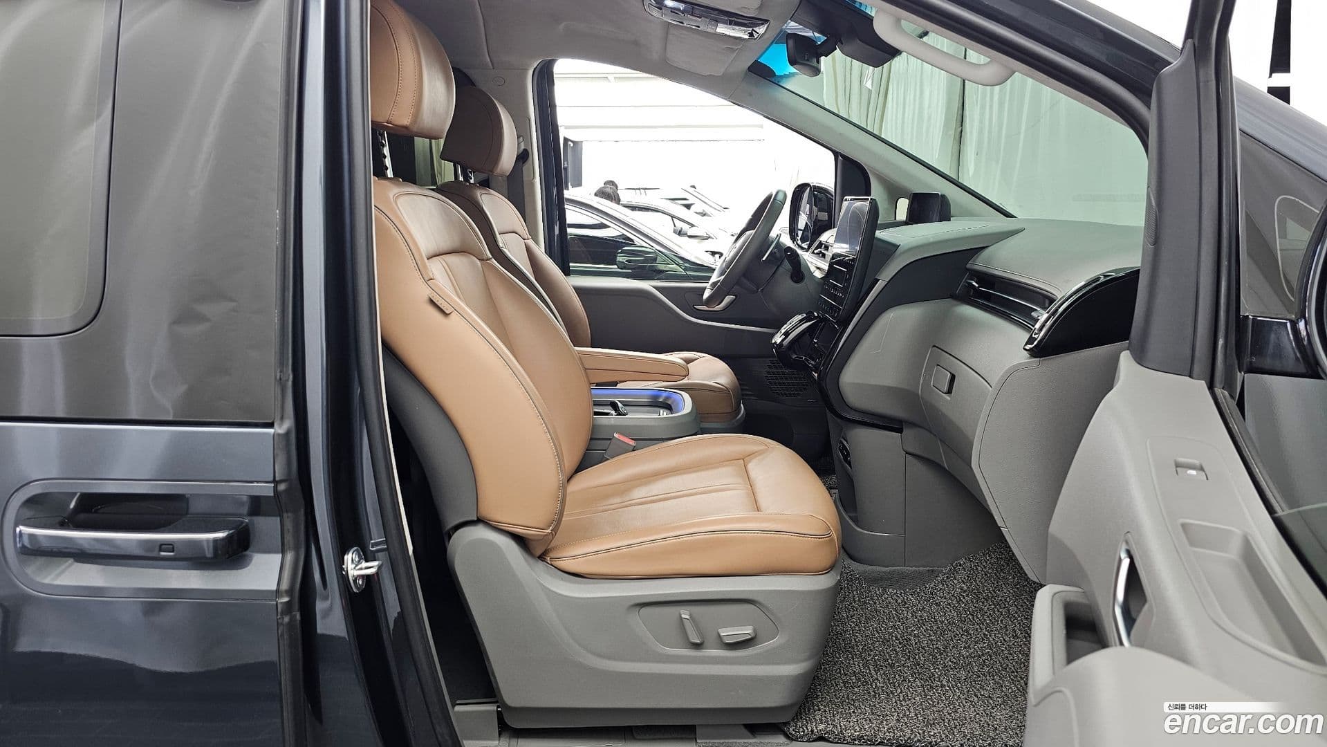 Main__Slider__Photo:Staria Hyundai 2023.6-10