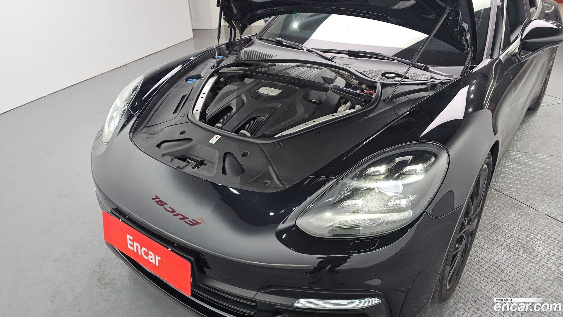 Main__Slider__Photo:Panamera Porsche 2018.2-5