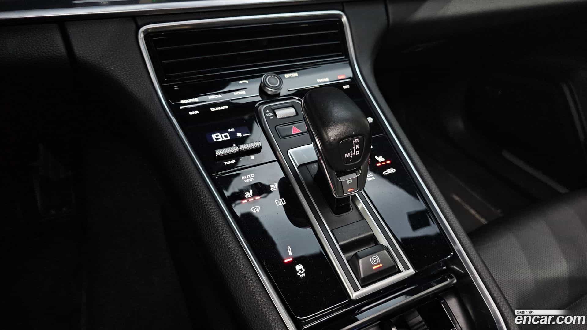 Panamera Porsche 2018.2-INNER-009