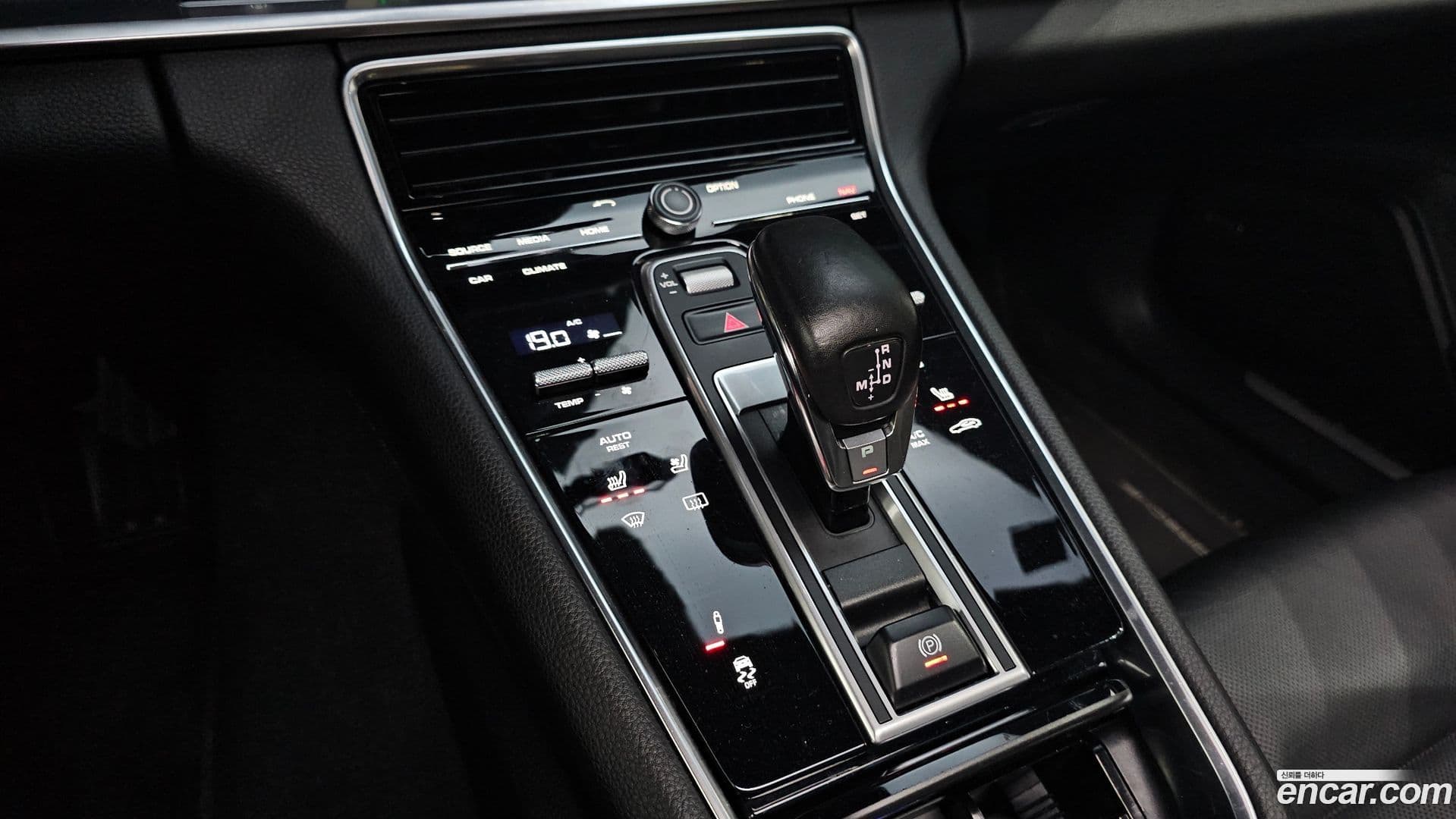 Main__Slider__Photo:Panamera Porsche 2018.2-8