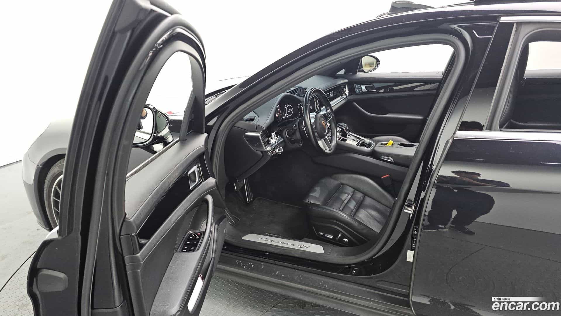 Panamera Porsche 2018.2-INNER-010
