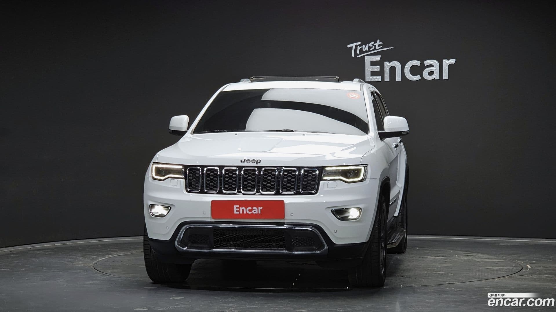 Main__Slider__Photo:Cherokee Jeep 2018.2-2