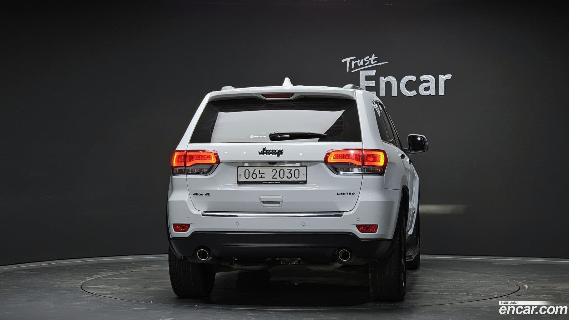 Main__Slider__Photo:Cherokee Jeep 2018.2-3