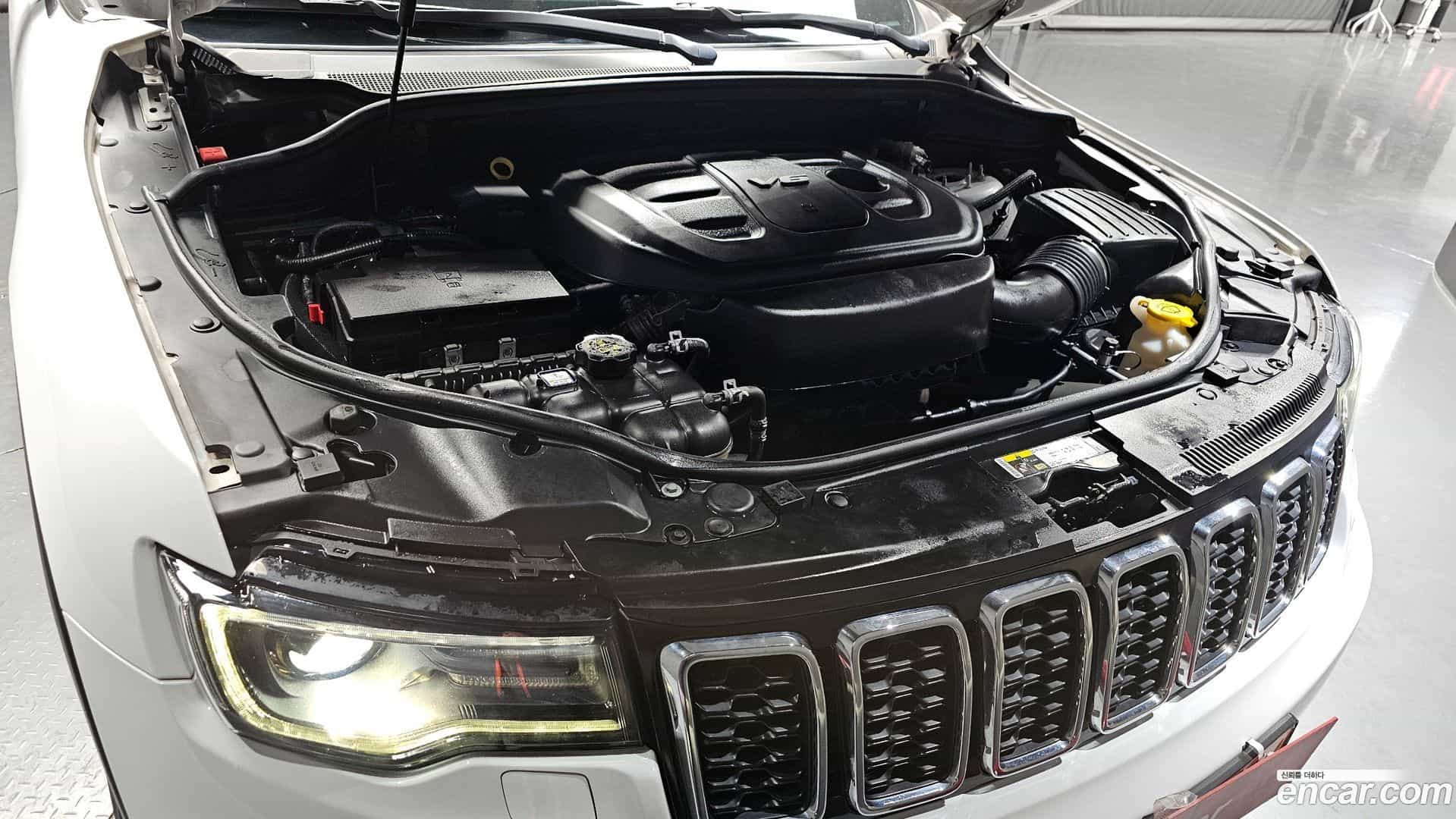 Cherokee Jeep 2018.2-INNER-006