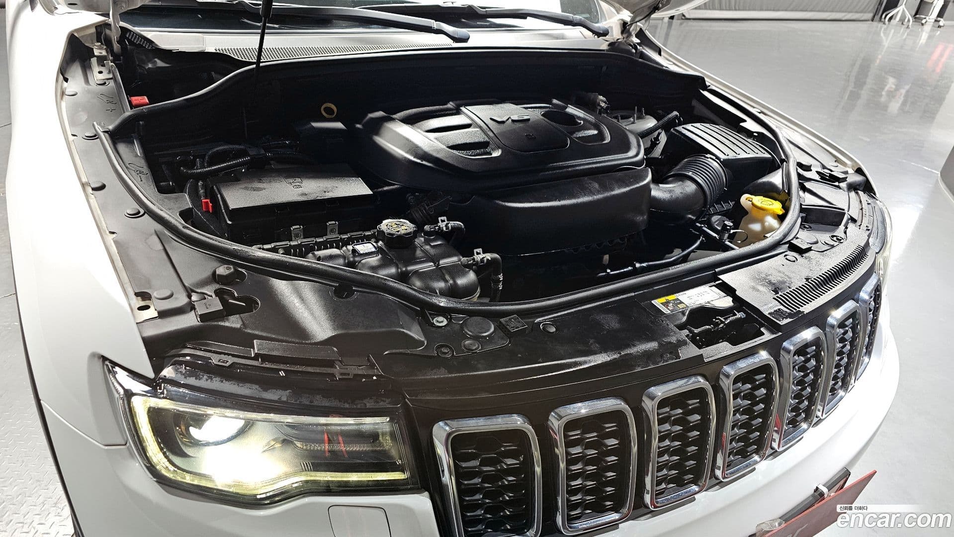 Main__Slider__Photo:Cherokee Jeep 2018.2-5