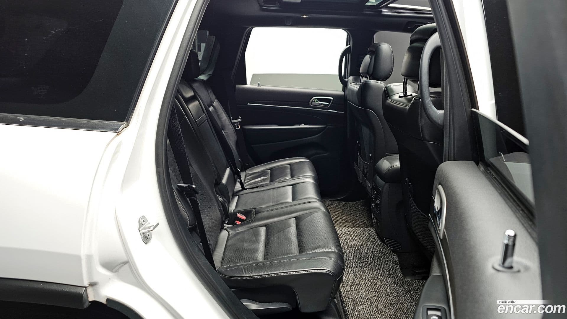 Main__Slider__Photo:Cherokee Jeep 2018.2-10