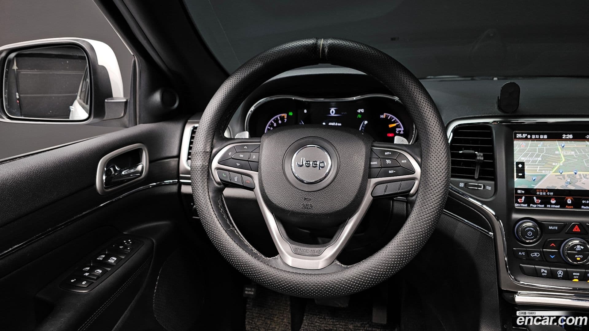 Main__Slider__Photo:Cherokee Jeep 2018.2-12