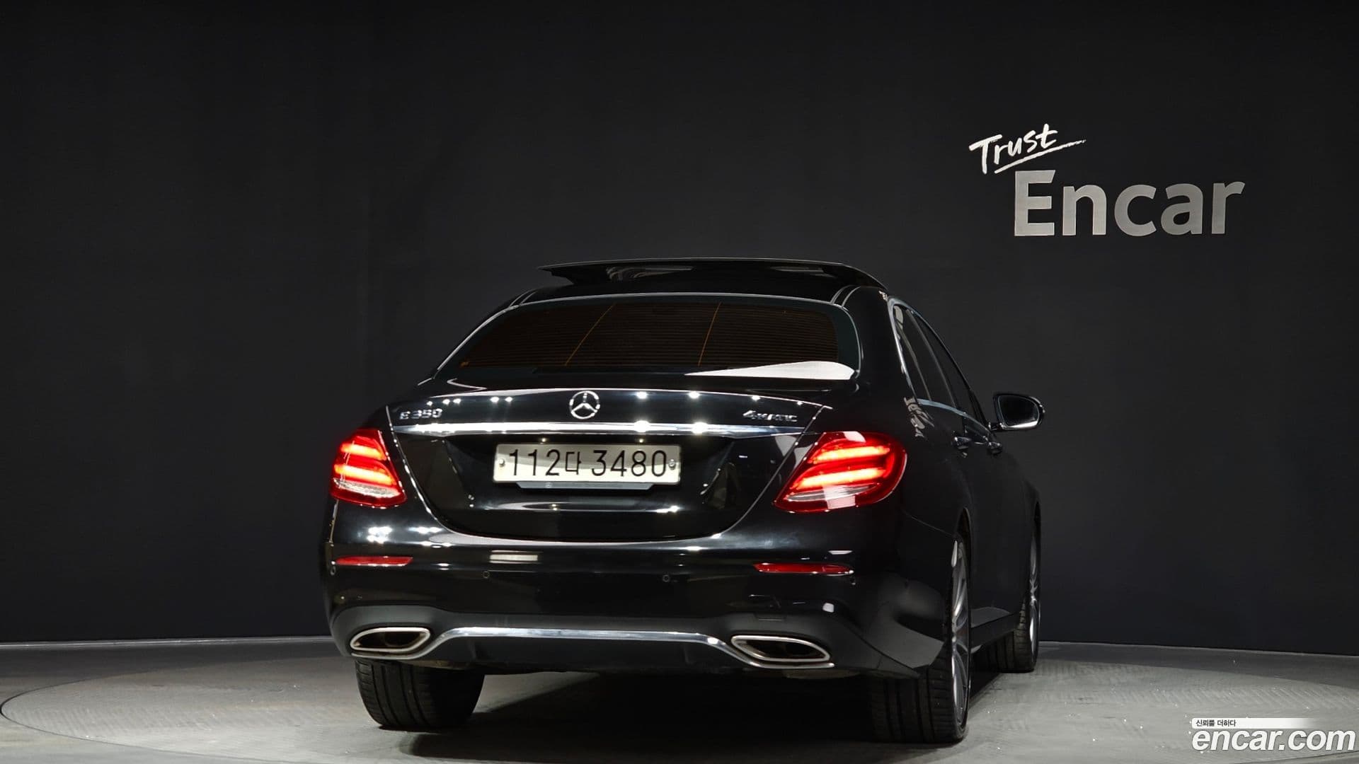 Main__Slider__Photo:E-Class Mercedes-Benz 2020.7-3
