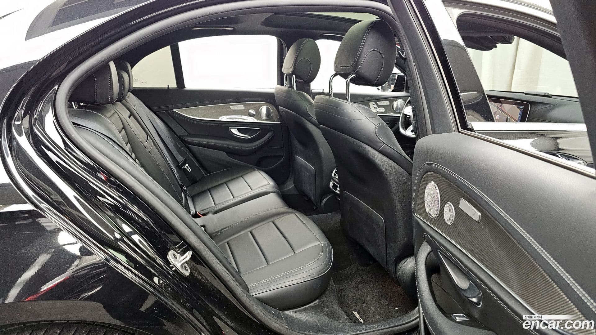 Main__Slider__Photo:E-Class Mercedes-Benz 2020.7-11