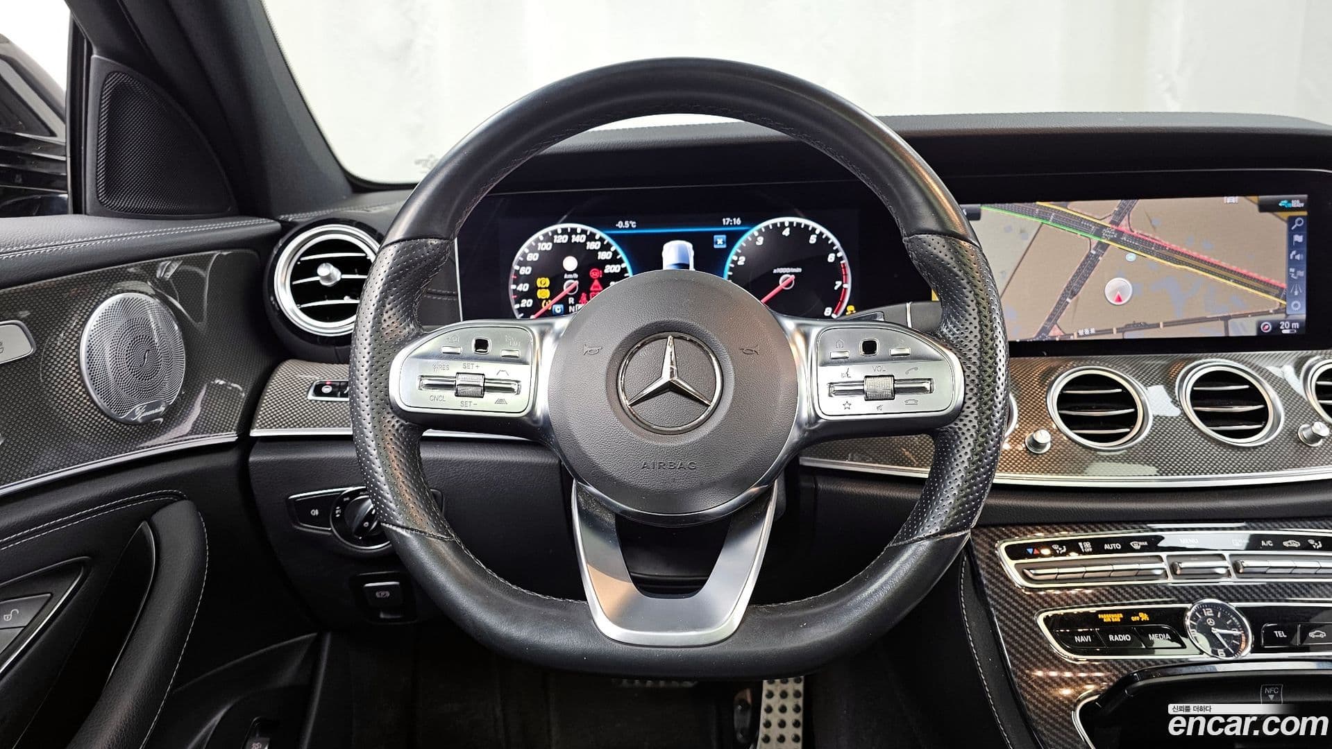 Main__Slider__Photo:E-Class Mercedes-Benz 2020.7-12