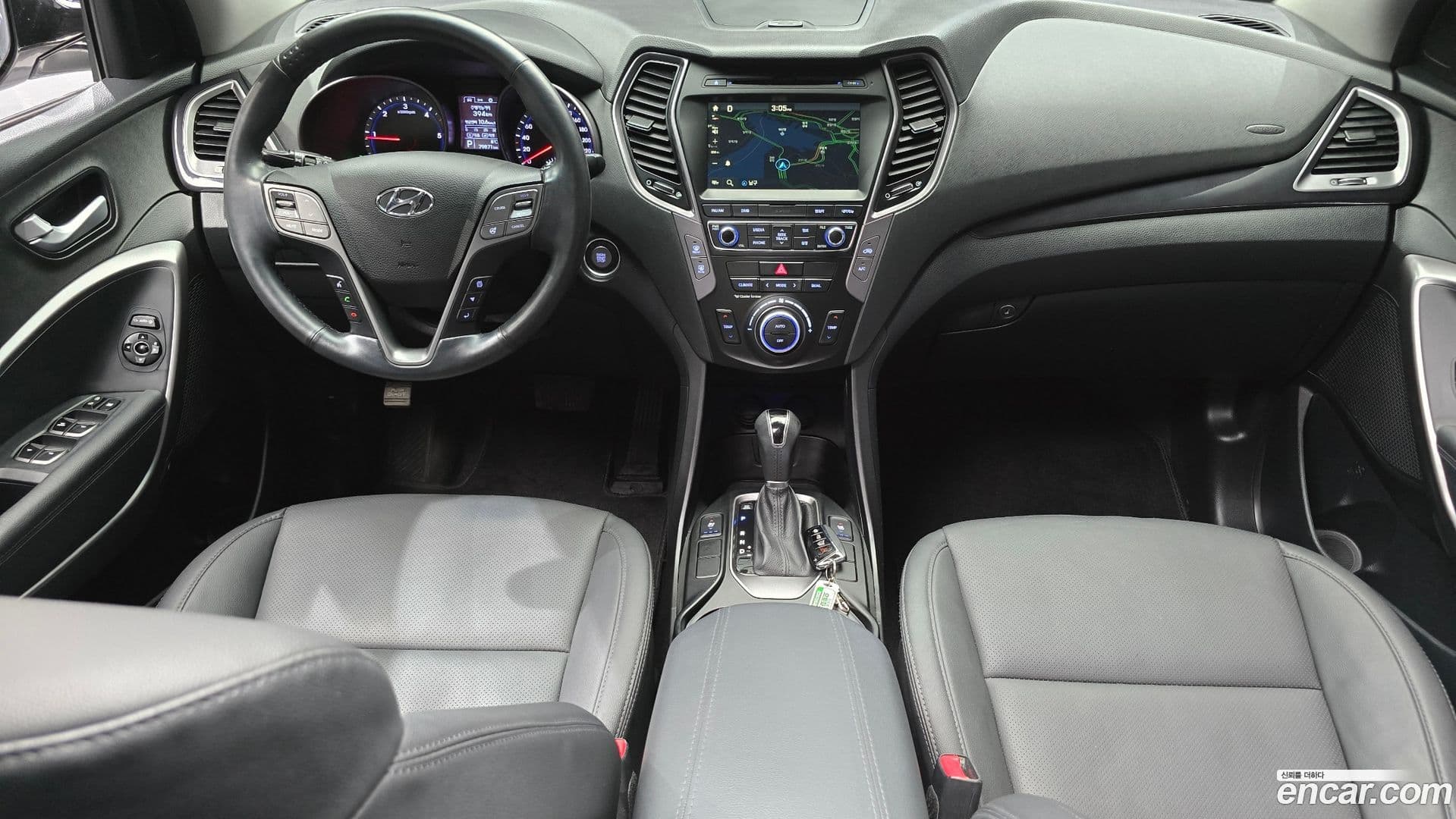 Main__Slider__Photo:Santafe Hyundai 2015.5-6