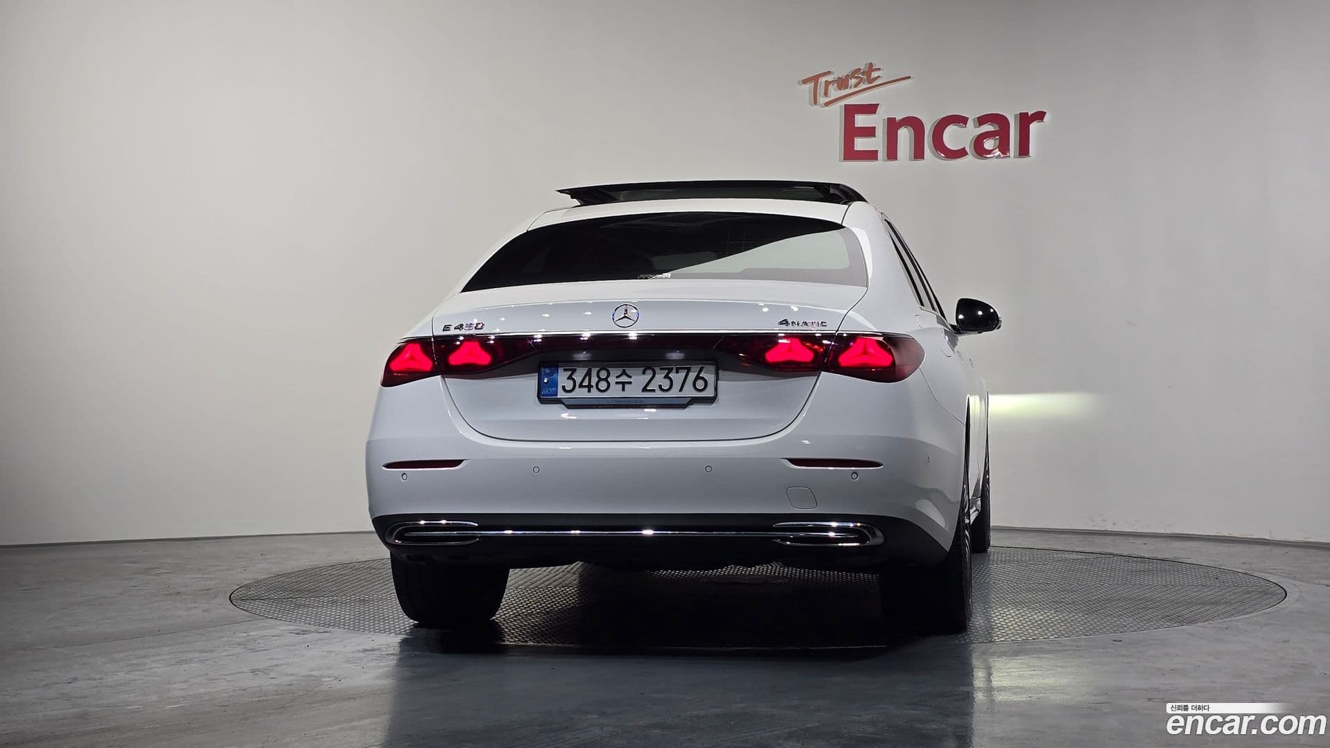 Main__Slider__Photo:E-Class Mercedes-Benz 2024.6-3