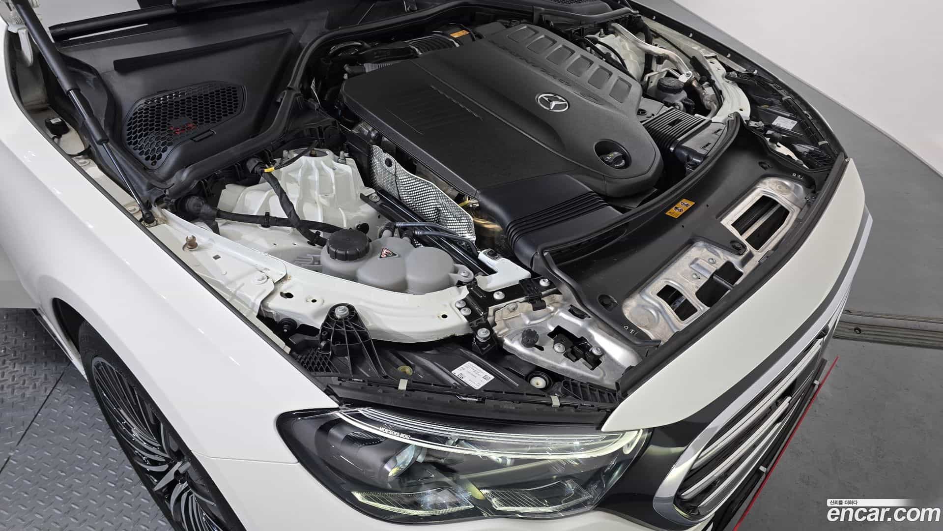 E-Class Mercedes-Benz 2024.6-INNER-006