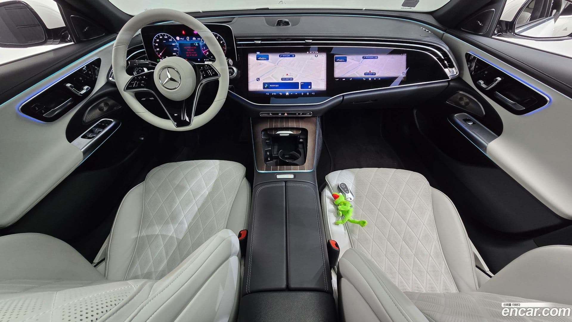 Main__Slider__Photo:E-Class Mercedes-Benz 2024.6-6