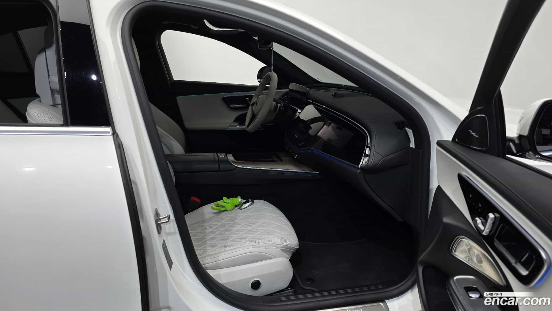 E-Class Mercedes-Benz 2024.6-OPTION-015