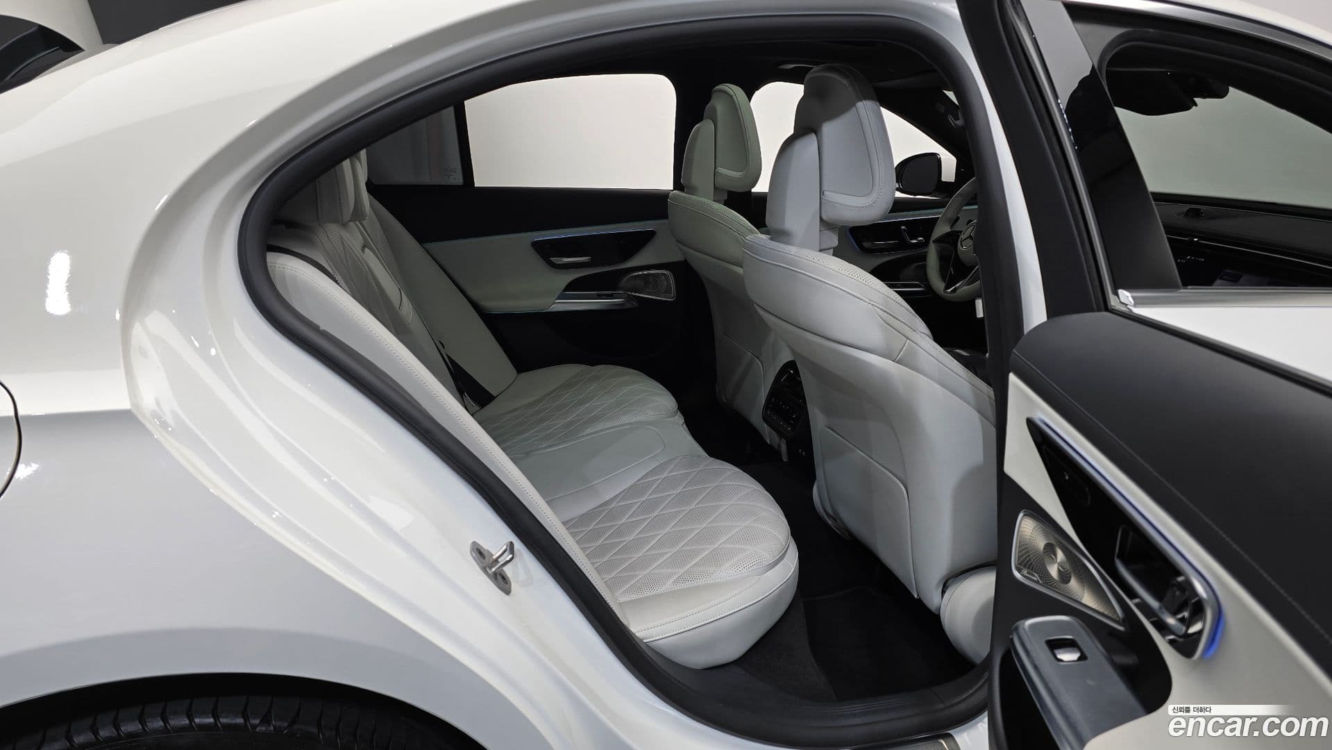 Main__Slider__Photo:E-Class Mercedes-Benz 2024.6-11