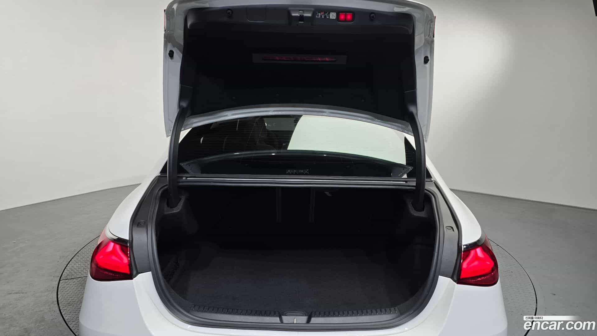 E-Class Mercedes-Benz 2024.6-OPTION-024