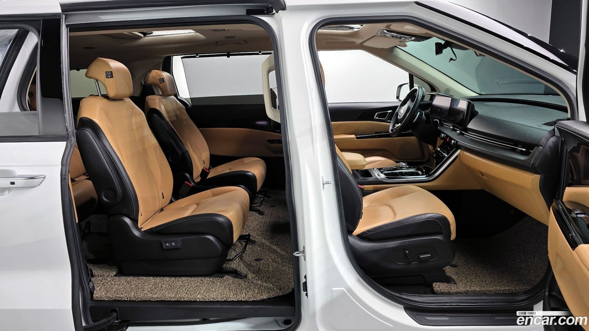 Main__Slider__Photo:Canival Kia 2021.0-9