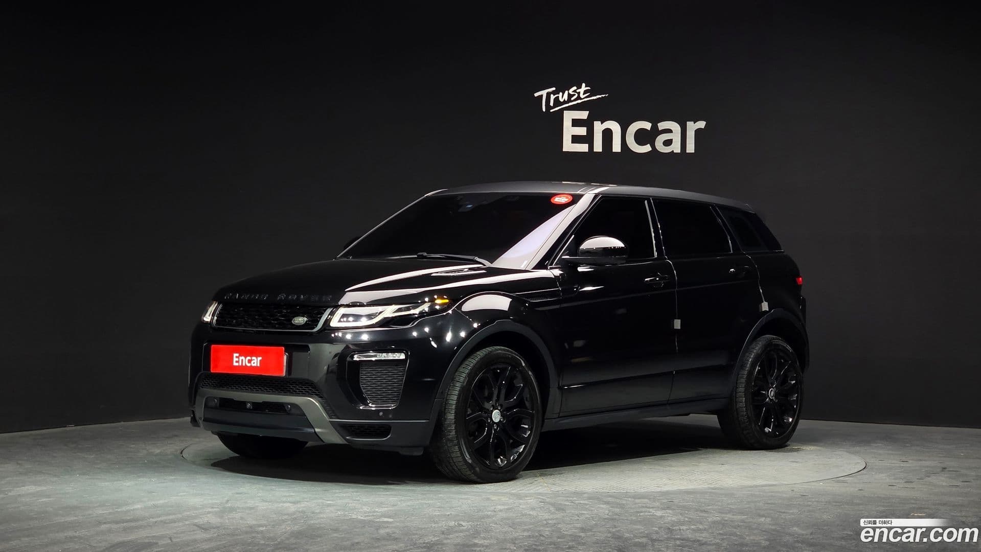 Main__Slider__Photo:Range Rover Evoque Land Rover 2017.8-0