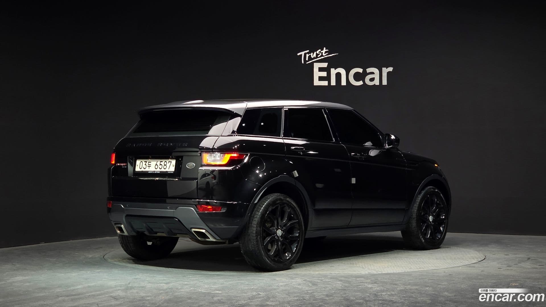 Main__Slider__Photo:Range Rover Evoque Land Rover 2017.8-1