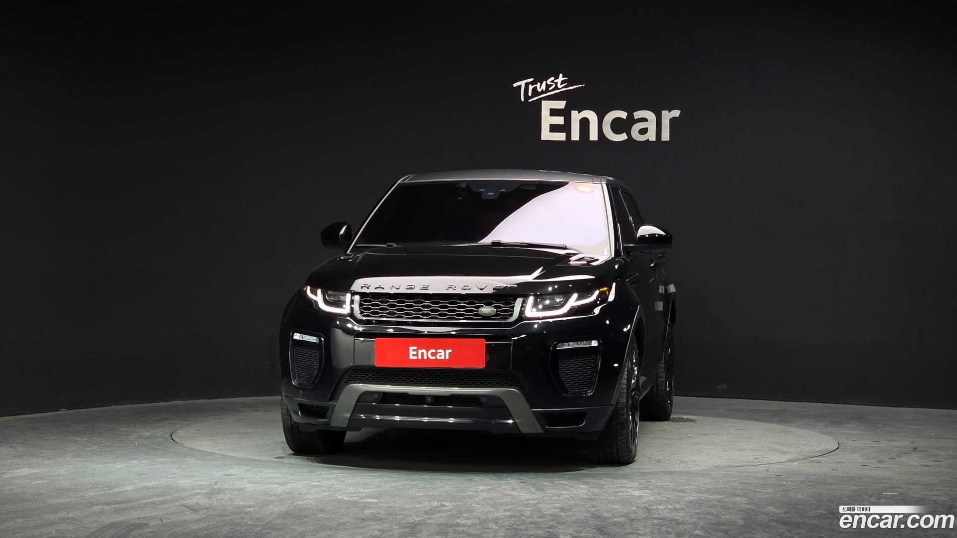 Main__Slider__Photo:Range Rover Evoque Land Rover 2017.8-2