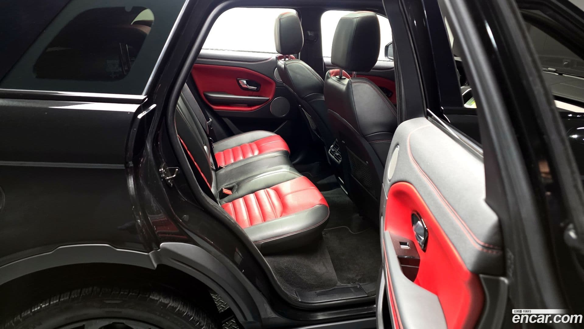 Main__Slider__Photo:Range Rover Evoque Land Rover 2017.8-11