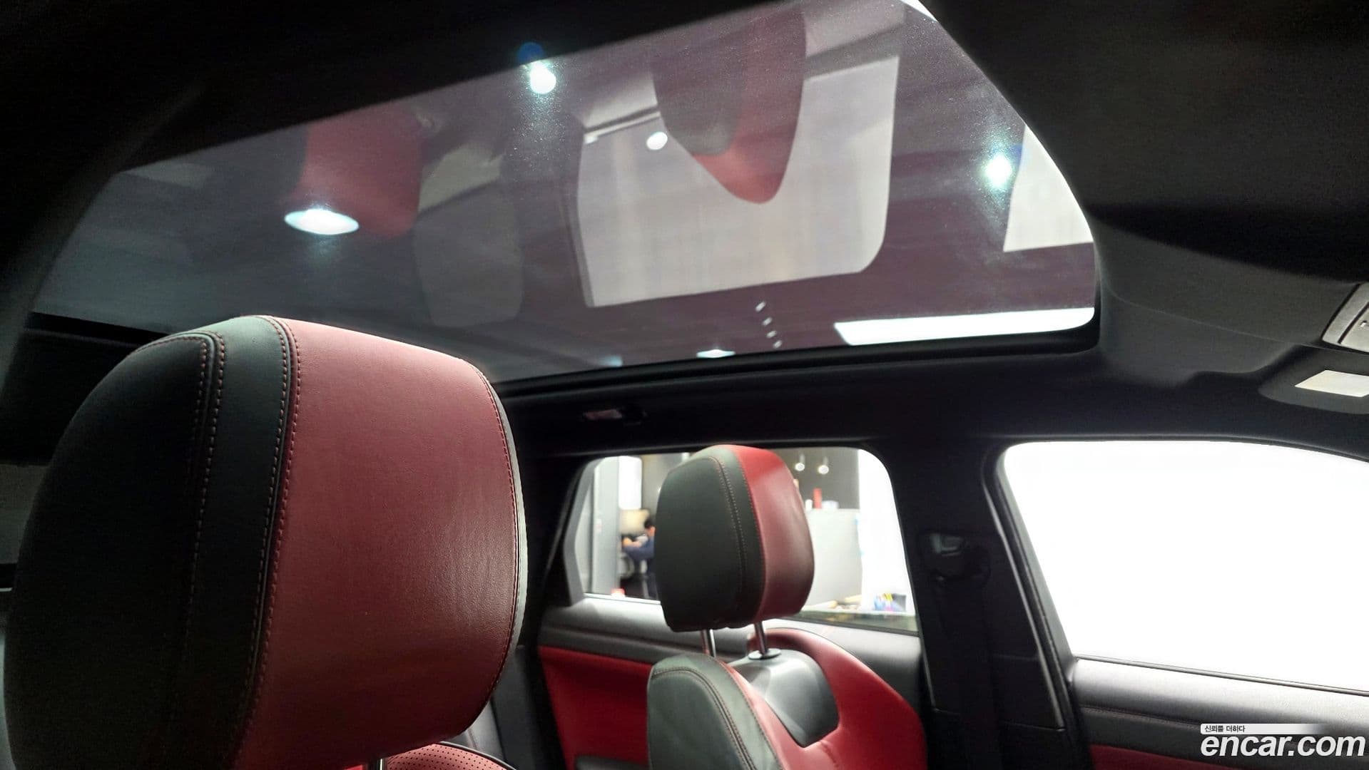 Main__Slider__Photo:Range Rover Evoque Land Rover 2017.8-17