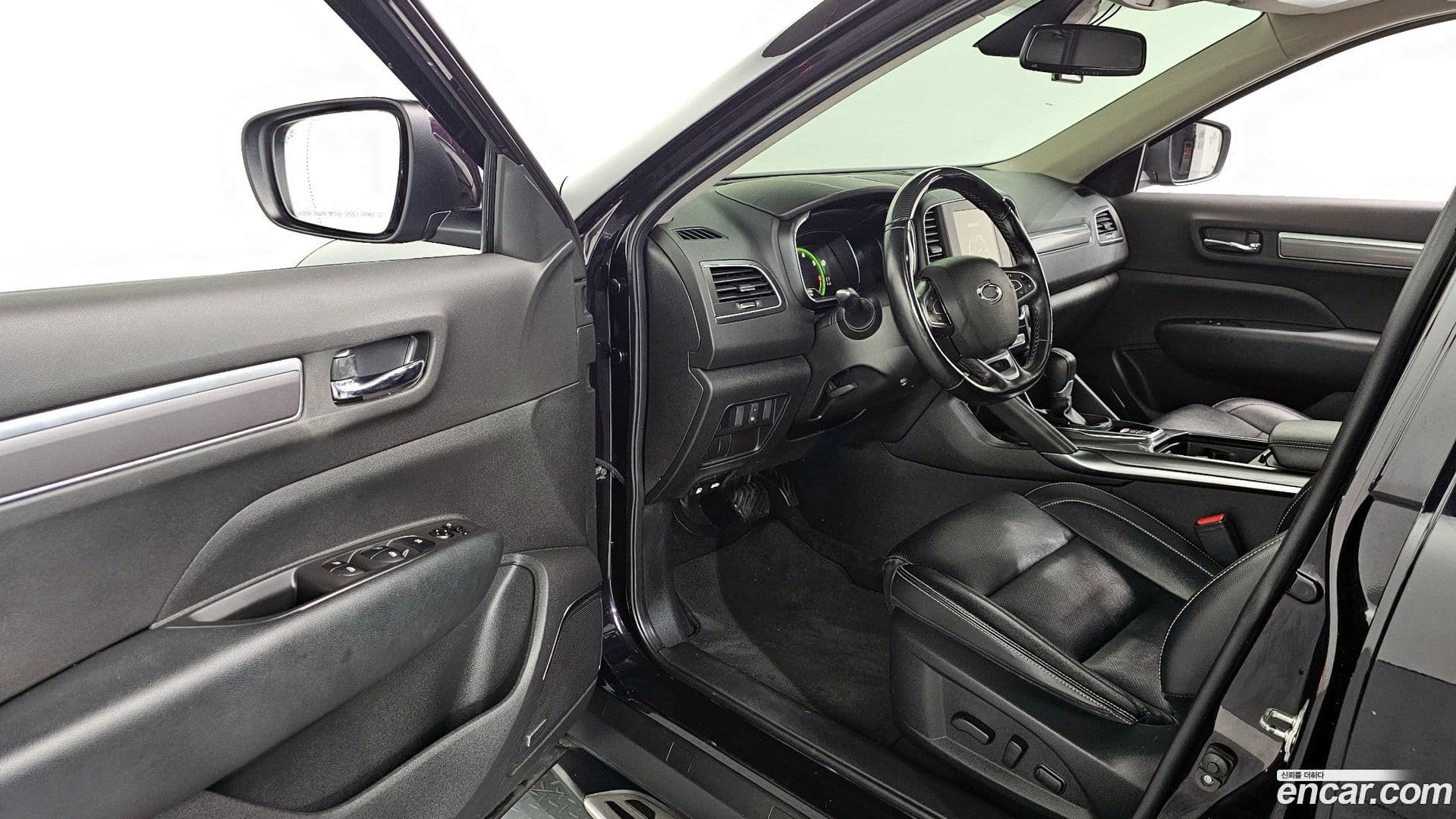 Main__Slider__Photo:QM6 Renault-KoreaSamsung 2017.9-10