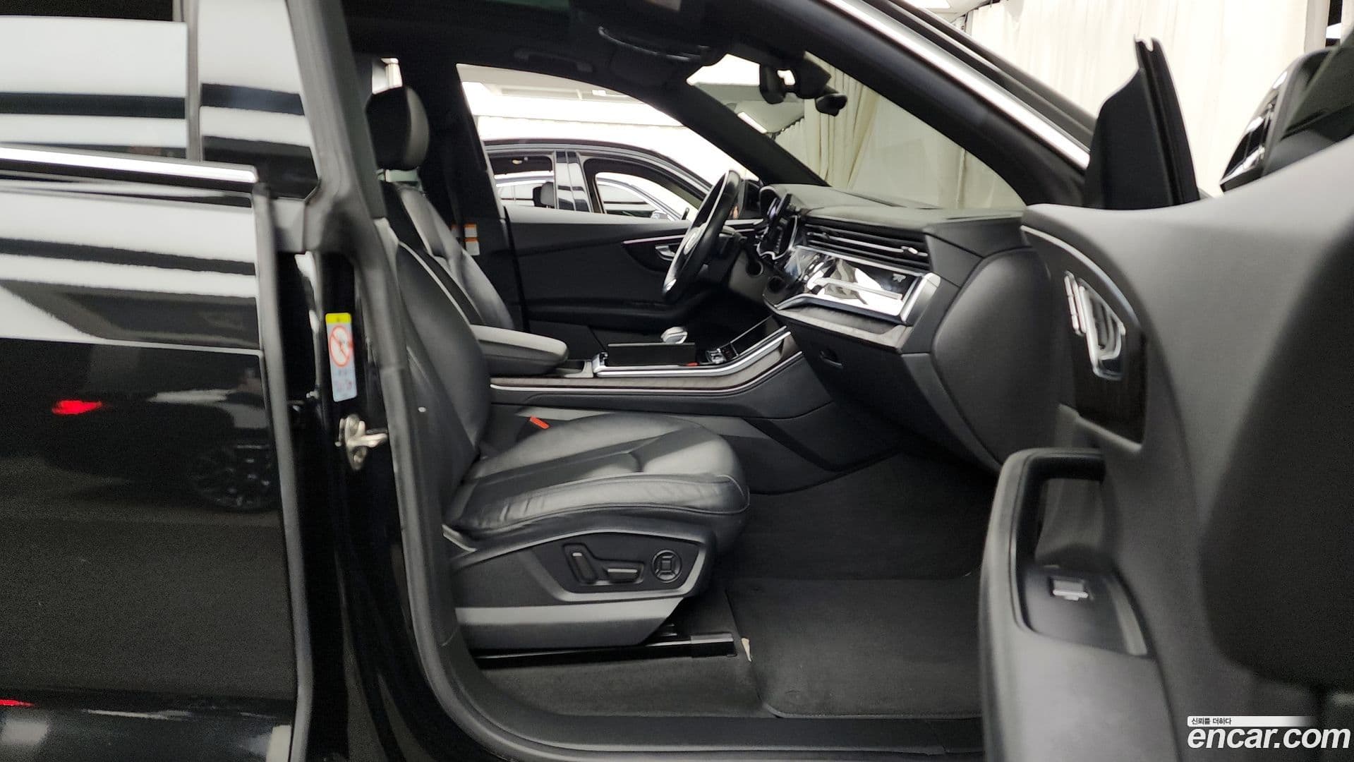 Main__Slider__Photo:Q8 Audi 2022.0-10