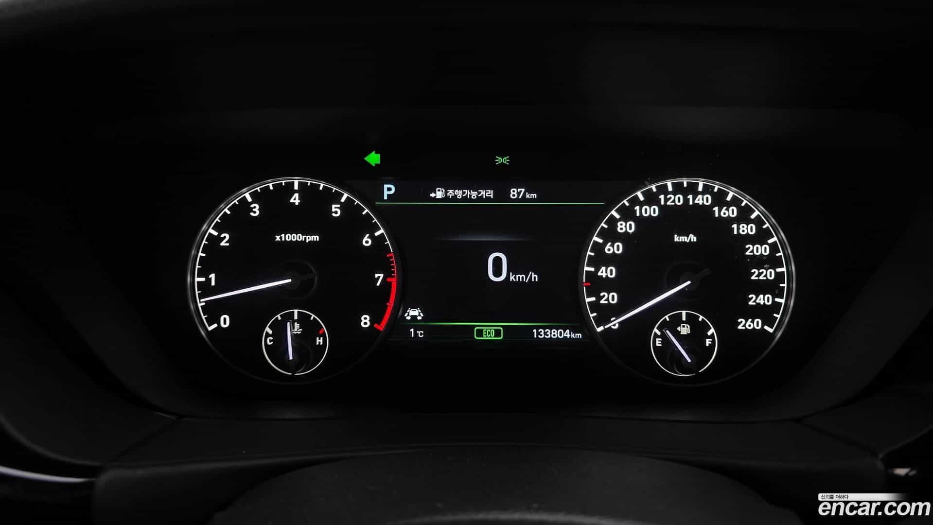 EQ900 Genesis 2016.1-INNER-008