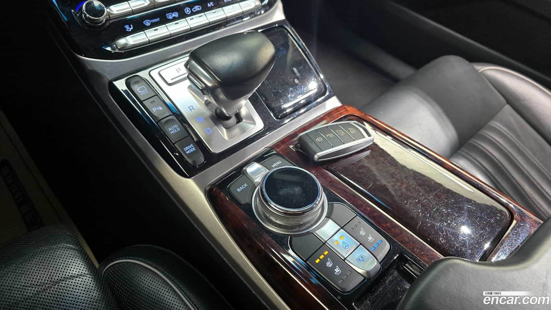 EQ900 Genesis 2016.1-INNER-009