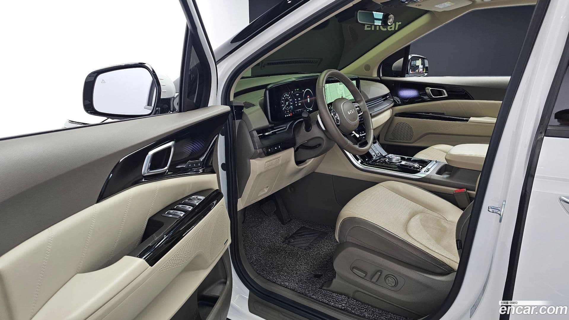 Main__Slider__Photo:Canival Kia 2023.0-10