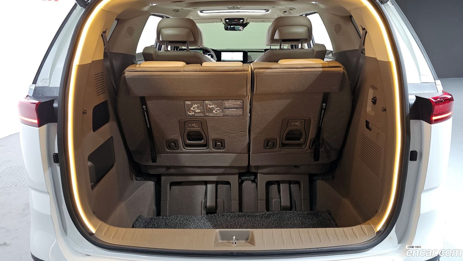 Main__Slider__Photo:Canival Kia 2023.0-18