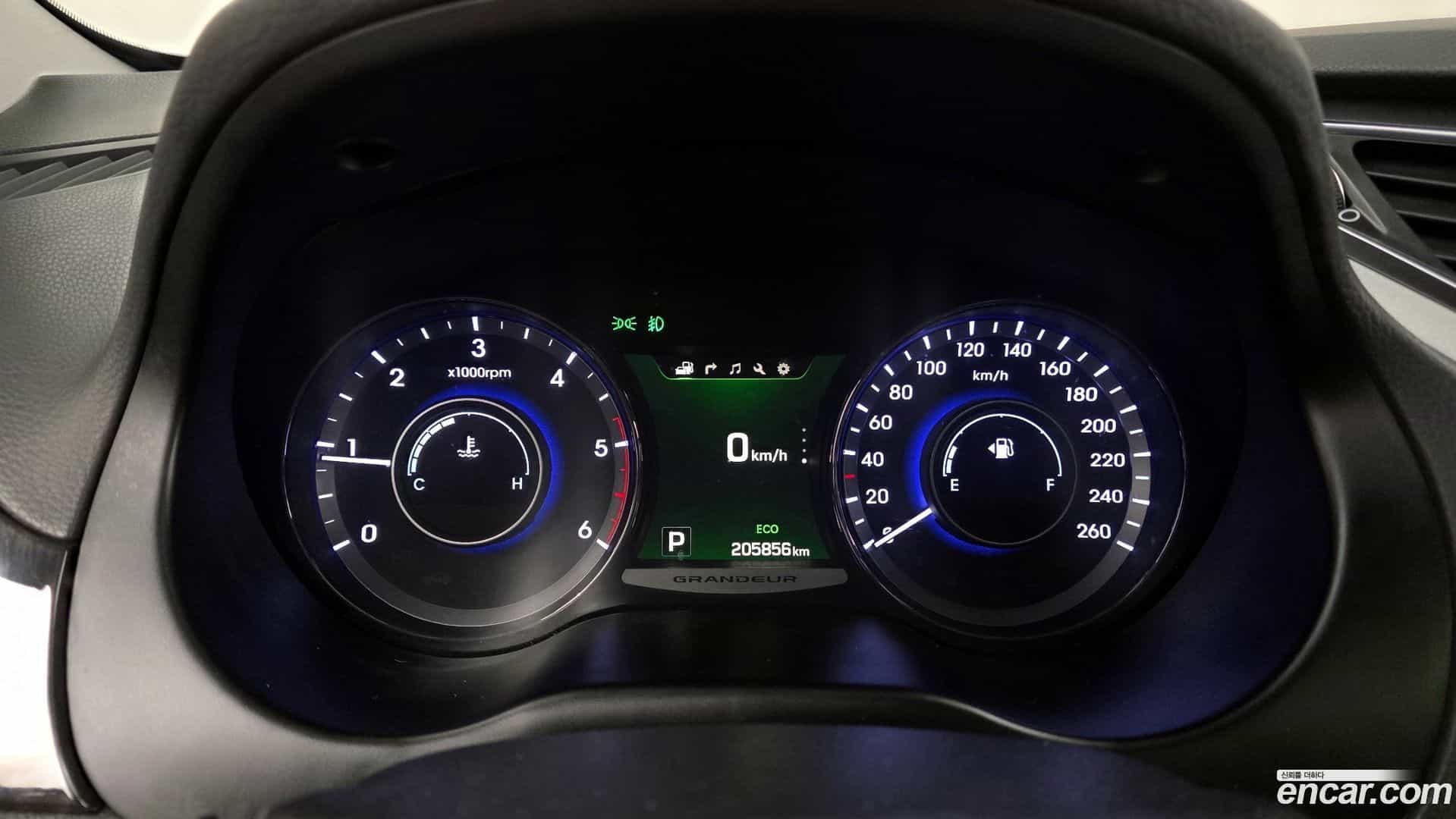 Grandeur Hyundai 2015.11-INNER-008