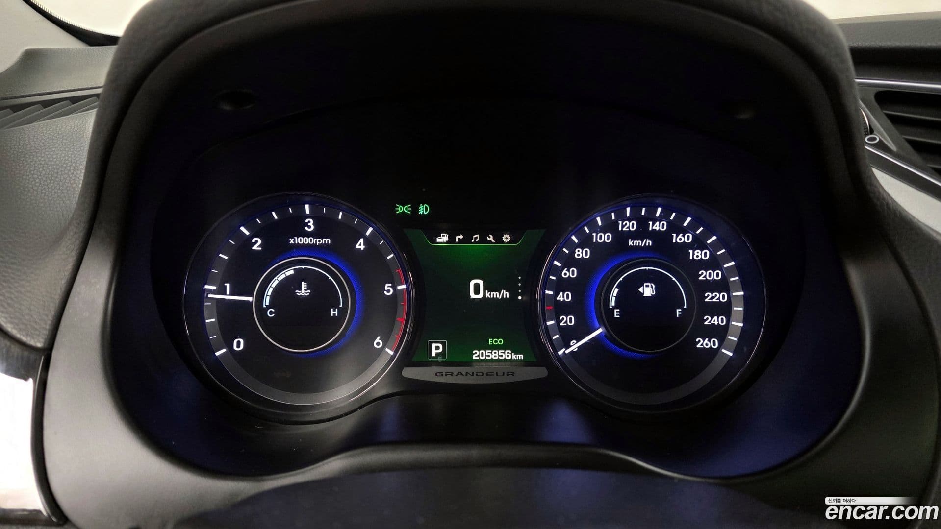 Main__Slider__Photo:Grandeur Hyundai 2015.11-7