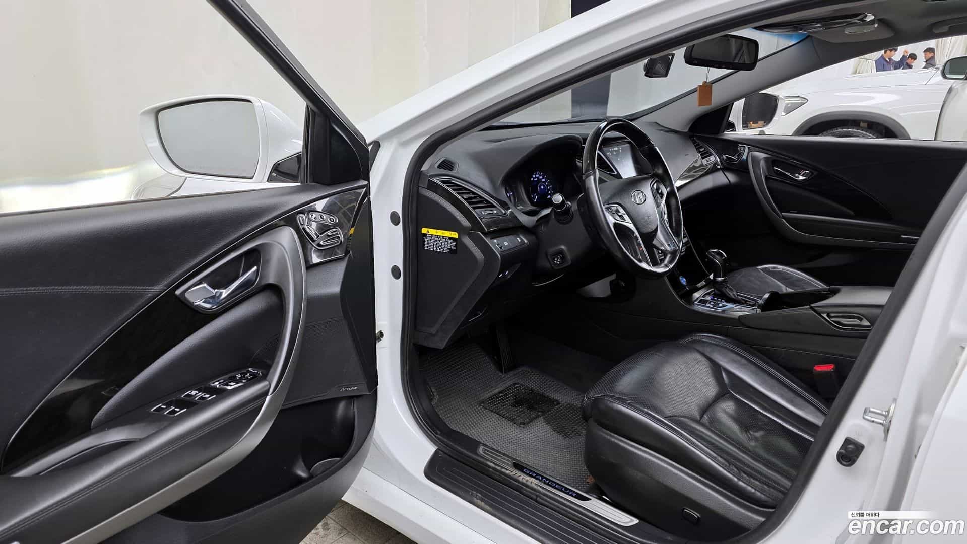 Grandeur Hyundai 2015.11-INNER-010