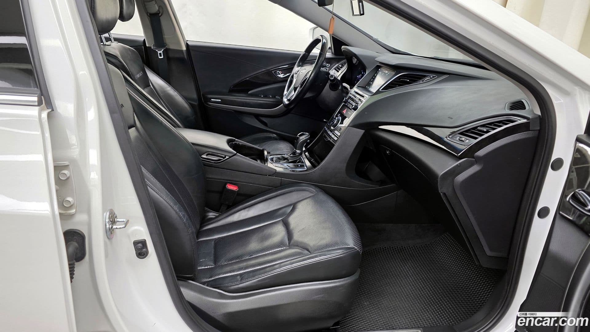 Main__Slider__Photo:Grandeur Hyundai 2015.11-10