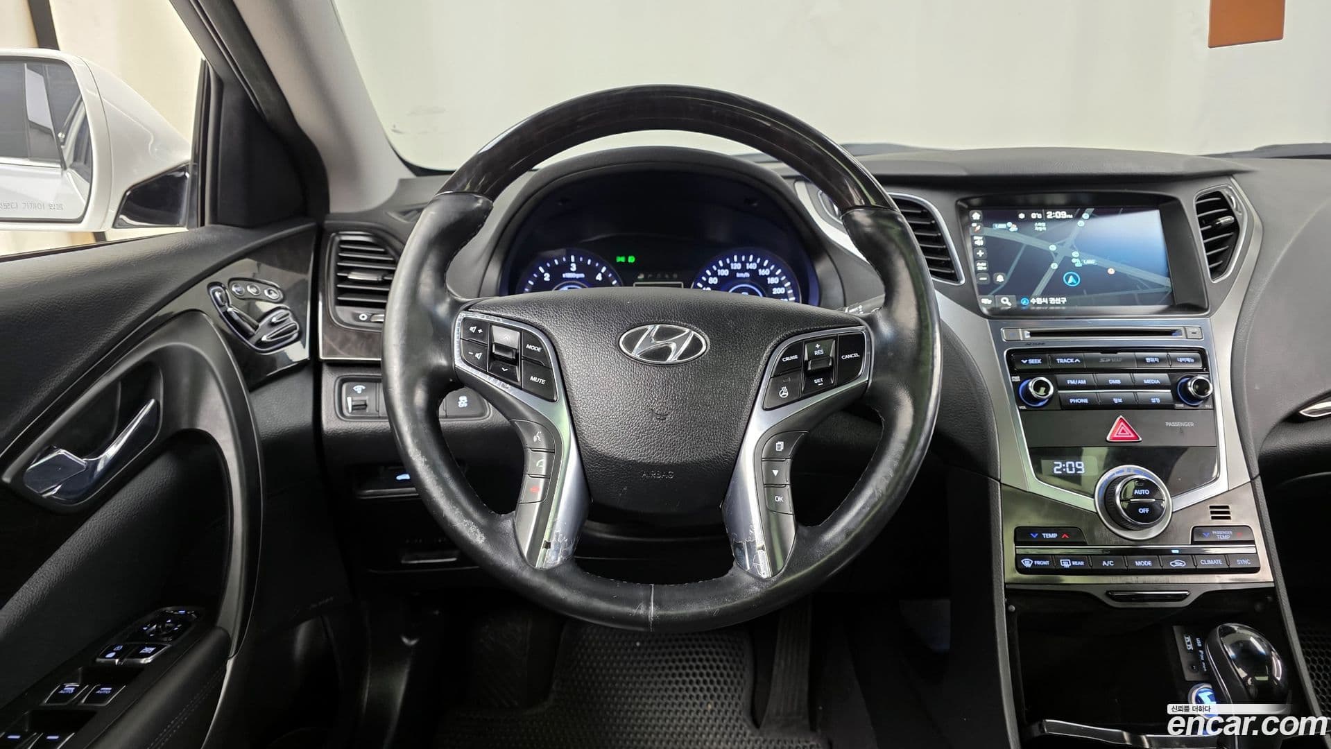 Main__Slider__Photo:Grandeur Hyundai 2015.11-12
